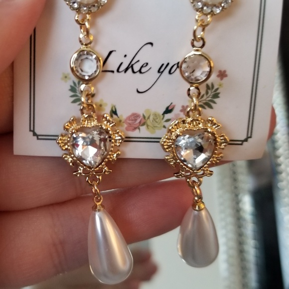 Royal crystal heart dangle pearl earrings - Picture 5 of 5